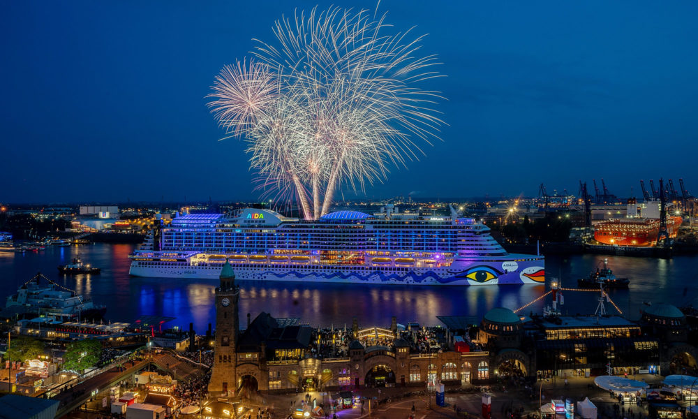 AIDA Feuerwerk beim Hafengeburtstag Hamburg. Foto: AIDA Cruises