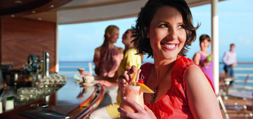 Cocktail in der AIDA Ocean Bar. Foto: AIDA Cruises