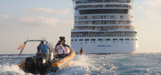 Wasserski-Weltrekord von Jan Schwiderek mit AIDAbella. Foto: AIDA Cruises