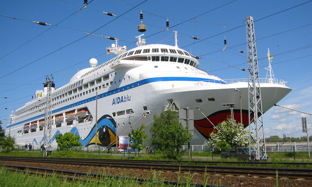 AIDAblu in Warnemünde