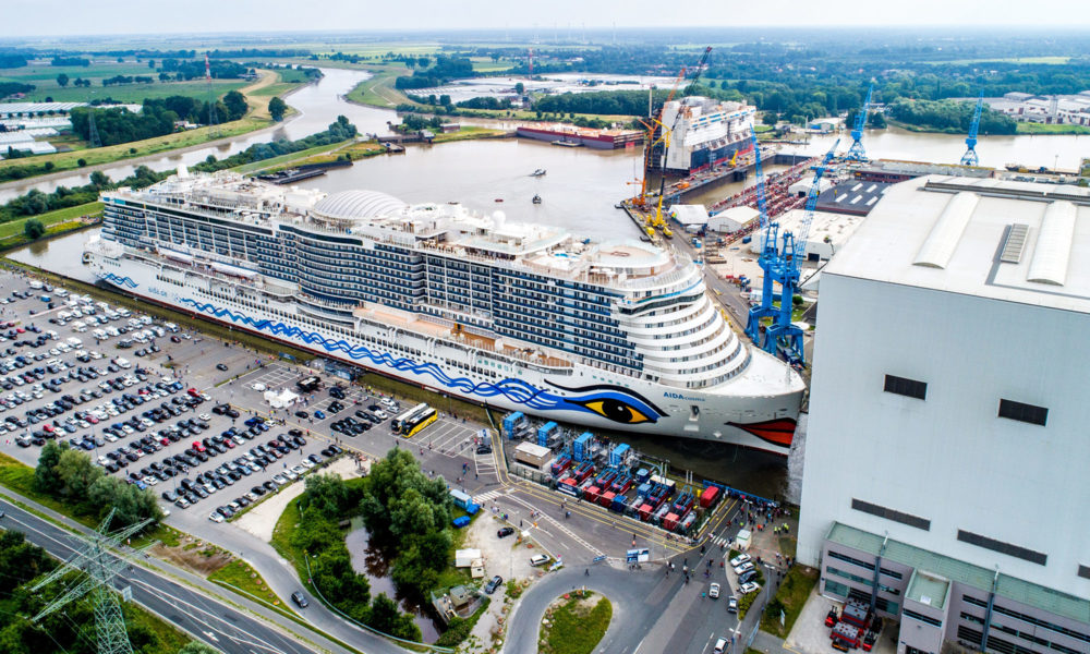 AIDAcosma Ausdocken in Papenburg