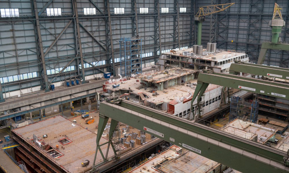 AIDAcosma im Baudock der Meyer Werft