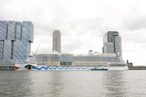AIDAprima in Rotterdam. Foto: Mister & Misses Do / Kreuzfahrtpiraten