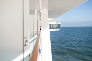 AIDAprima mit Blick nach Hamburg. Foto: Mister & Misses Do / Kreuzfahrtpiraten