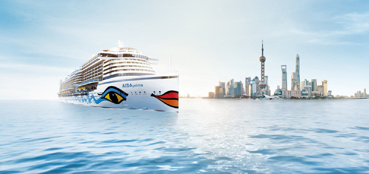 AIDAprima vor der Skyline von Shanghai. Foto: AIDA Cruises