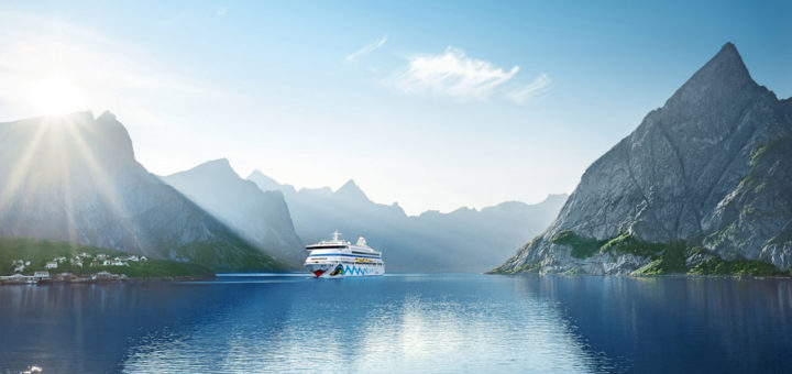 AIDAvita im Fjord. Foto: AIDA Cruises