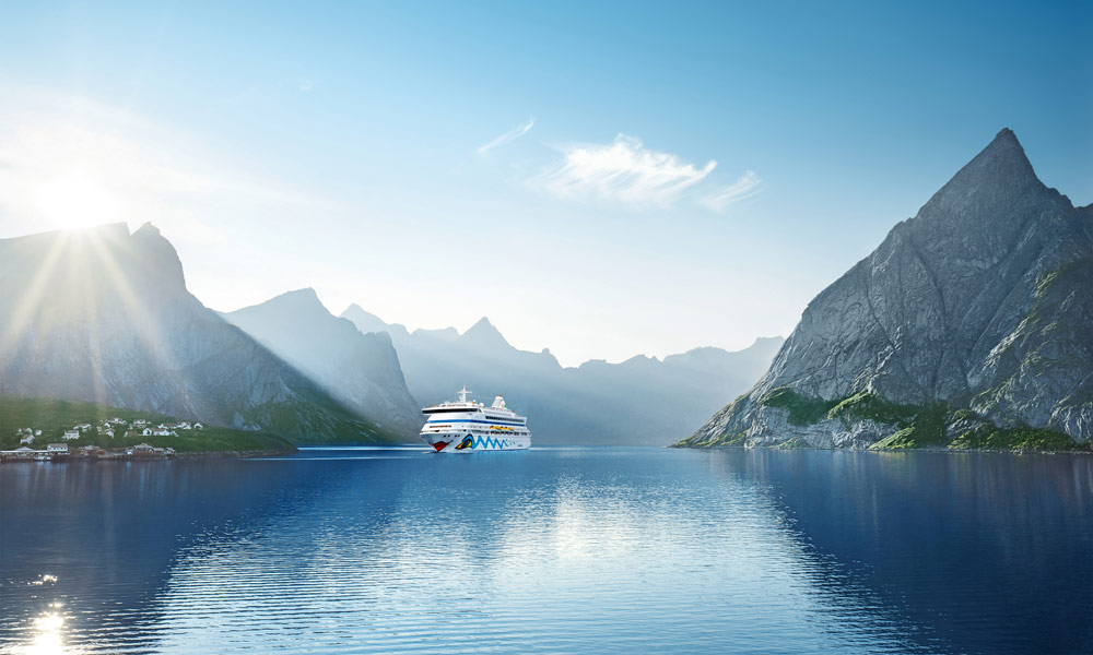 AIDAvita im Fjord. Foto: AIDA Cruises