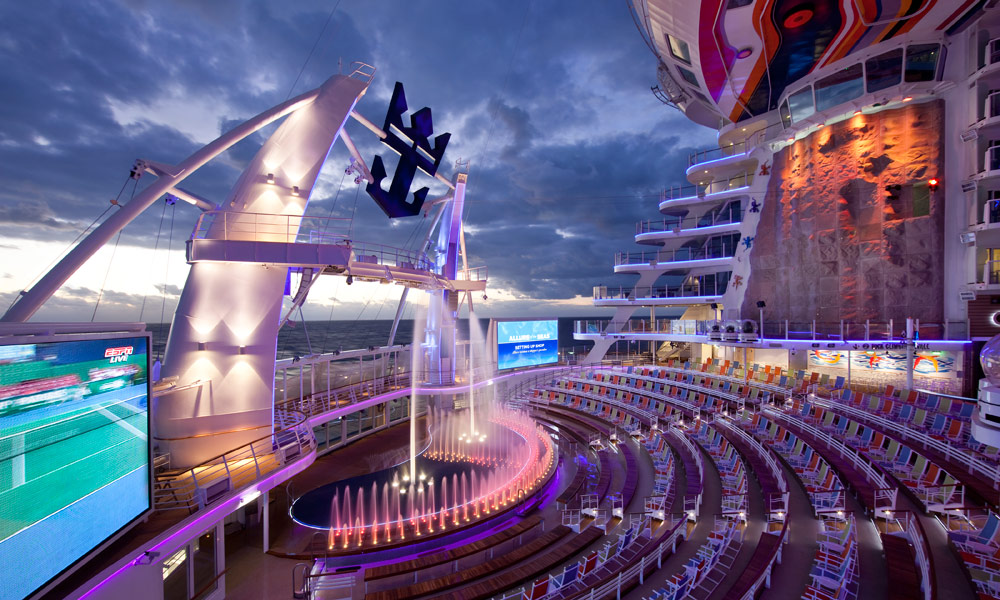Aqua Theater auf der Allure of the Seas. Foto: Royal Caribbean International