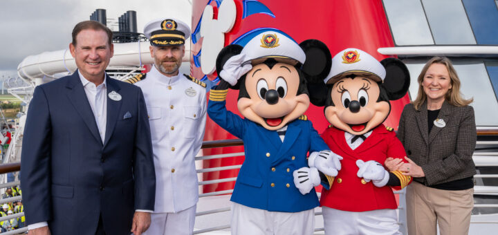 Übergabe der Disney Destiny