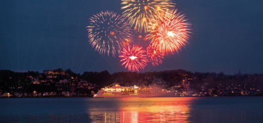 Feuerwerk vor der EUROPA 2. Foto: Hapag-Lloyd Cruises