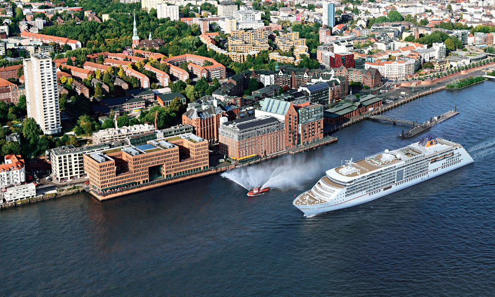 EUROPA 2 in Hamburg. Foto: Hapag-Lloyd Cruises