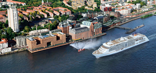 EUROPA 2 in Hamburg. Foto: Hapag-Lloyd Cruises