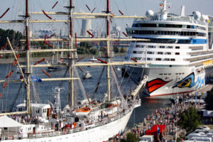 AIDA zur Hanse Sail in Warnemünde. Martin Schuster / Kreuzfahrtpiraten