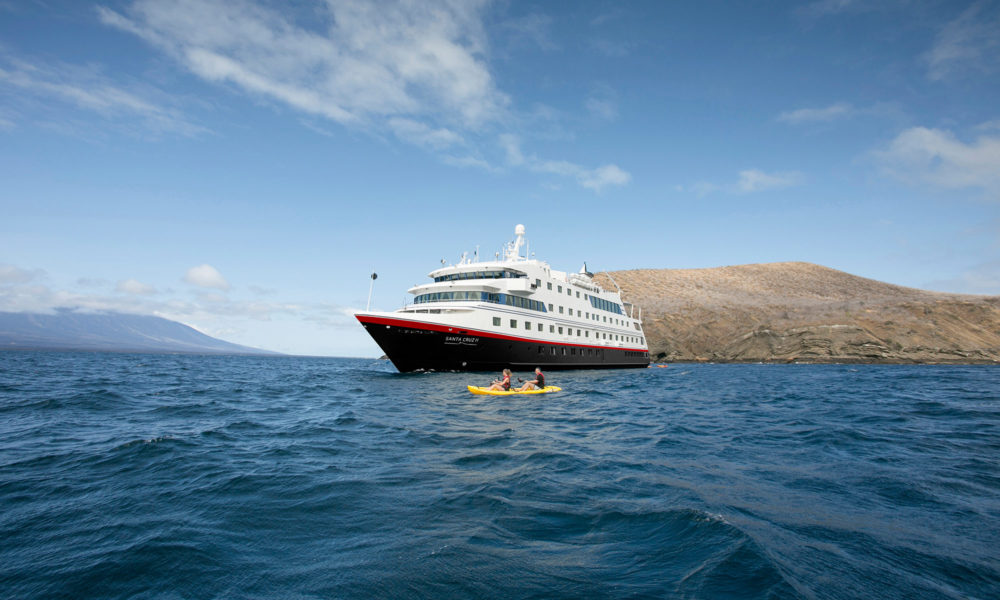 Santa Cruz II von Hurtigruten Expeditions
