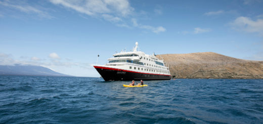 Santa Cruz II von Hurtigruten Expeditions