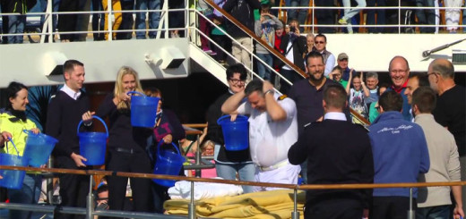 Ice Bucket Challenge von Kapitän Dimitris Papatsatsis auf Mein Schiff 1. Foto: Dimitris Papatsatsis