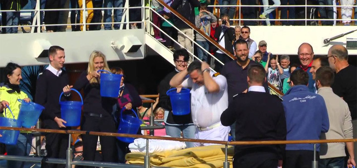 Ice Bucket Challenge von Kapitän Dimitris Papatsatsis auf Mein Schiff 1. Foto: Dimitris Papatsatsis