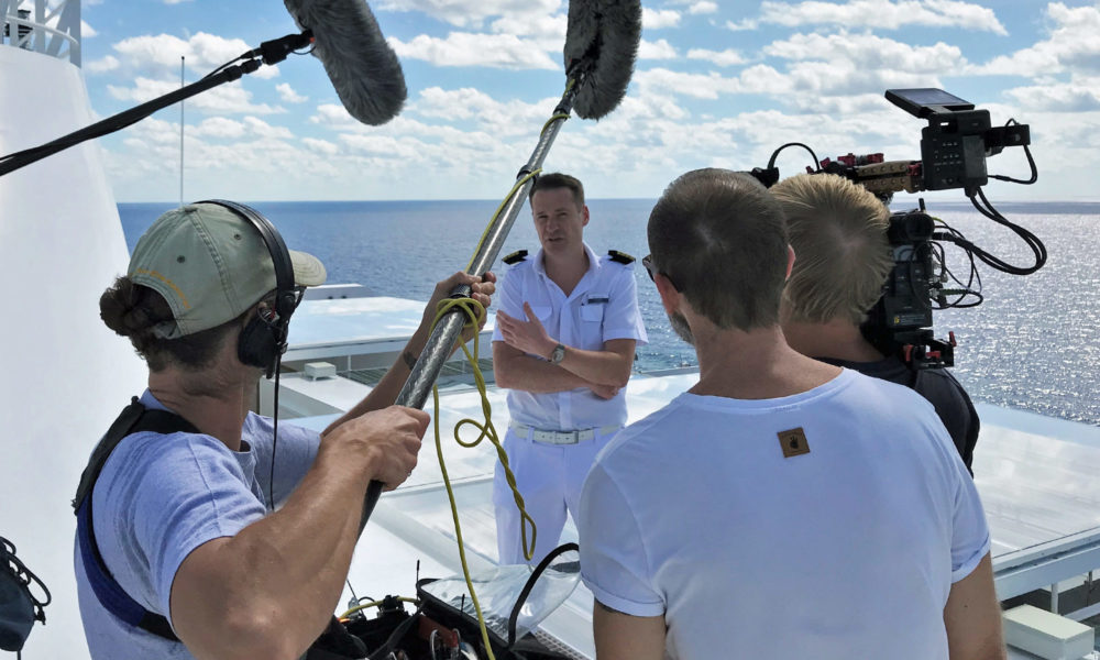 Kapitän Jens Troer bei den Dreharbeiten für die Doku-Serie Lust auf Meer