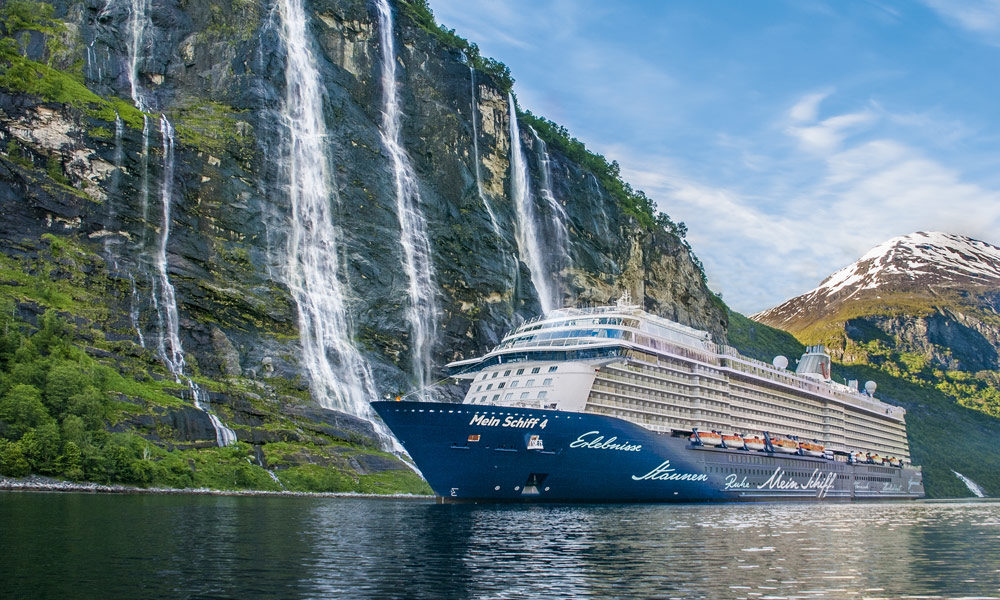 Mein Schiff am Geirangerfjord in Norwegen. Foto: TUI Cruises