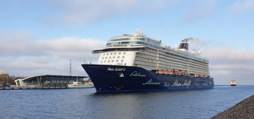 Mein Schiff 4 in Warnemünde