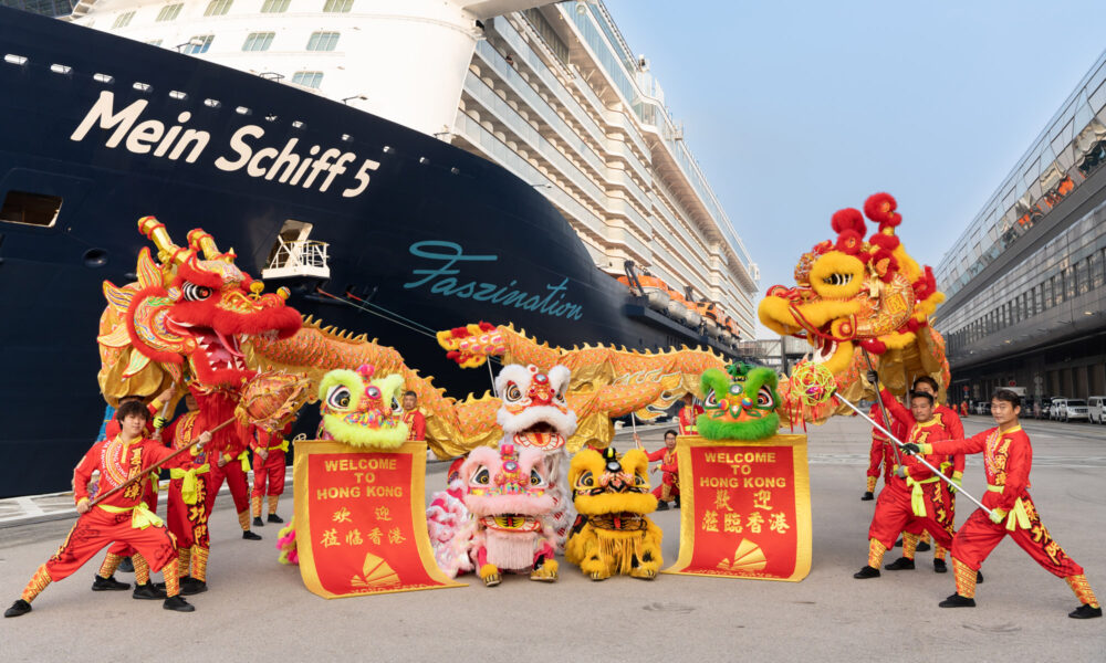 Erstanlauf der Mein Schiff 5 in Hong Kong