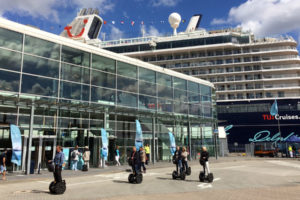 Mein Schiff 5 am Ostseekai in Kiel