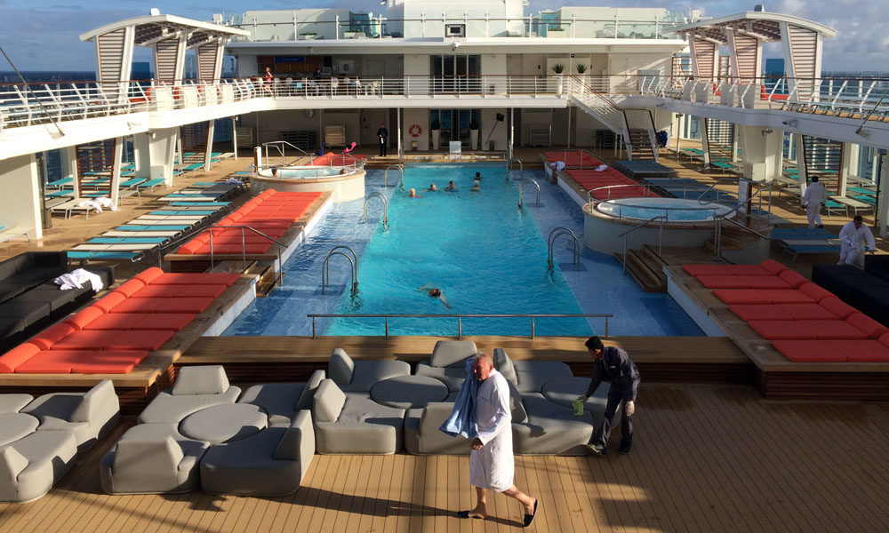 25-Meter Pool auf der Mein Schiff 5