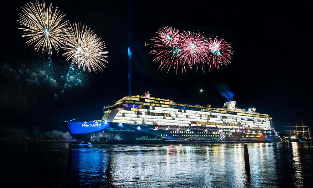 Mein Schiff 5 Taufe mit Feuerwerk. Foto: TUI Cruises