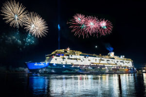 Mein Schiff 5 Taufe mit Feuerwerk. Foto: TUI Cruises