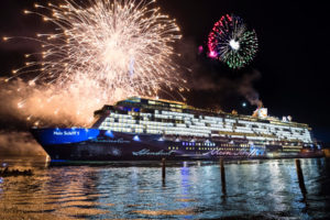 Mein Schiff 5 Taufe mit Feuerwerk. Foto: TUI Cruises