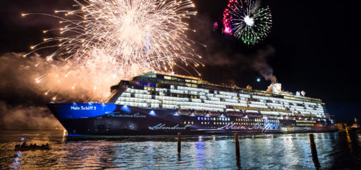 Mein Schiff 5 Taufe mit Feuerwerk. Foto: TUI Cruises