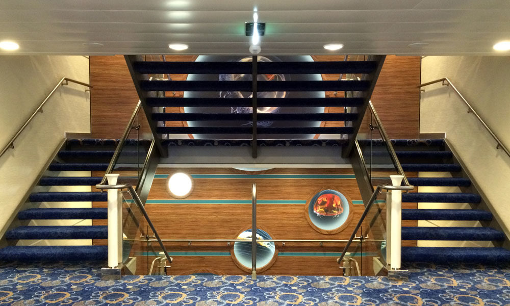 Mein Schiff 5 Treppenaufgang auf Deck 8