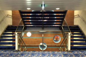 Mein Schiff 5 Treppenaufgang auf Deck 8