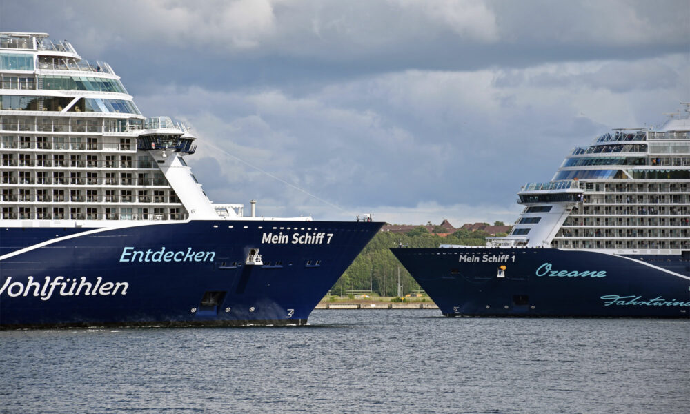 Mein Schiff 7 trifft Mein Schiff 1 beim Erstanlauf in Kiel
