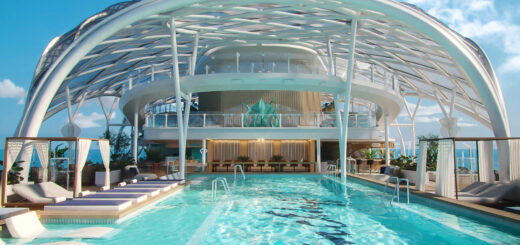 Pool mit Marcoon-Dach