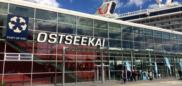 Mein Schiff am Ostseekai in Kiel