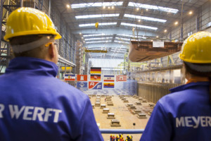 Arbeiter auf der Meyer Werft in Papenburg. Foto: Meyer Werft
