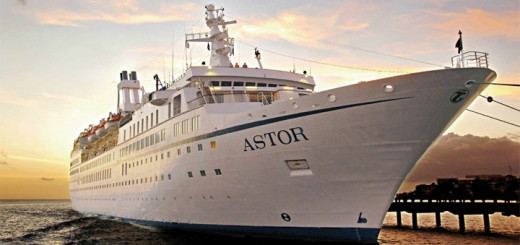 MS Astor im Hafen. Foto: TransOcean Kreuzfahrten