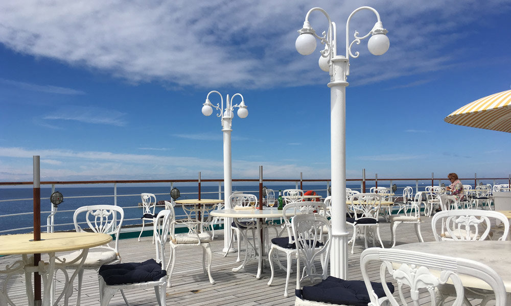 Lido-Außendeck der MS Deutschland. Foto: Martin Schuster / Kreuzfahrtpiraten