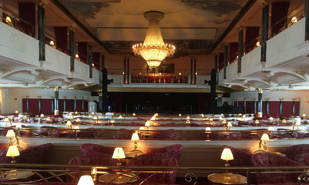 Kaisersaal auf der MS Deutschland. Foto: Martin Schuster / Kreuzfahrtpiraten