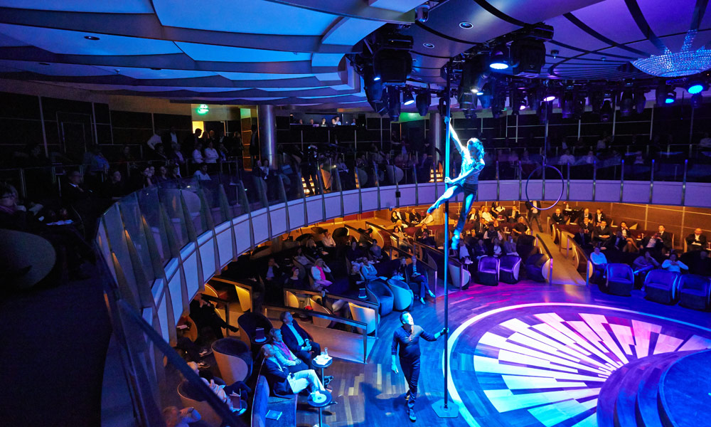 Theatershow auf der EUROPA 2. Foto: Hapag-Lloyd Cruises