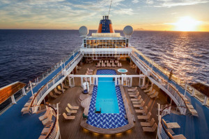 Pooldeck auf der MS EUROPA. Foto: Hapag-Lloyd Kreuzfahrten