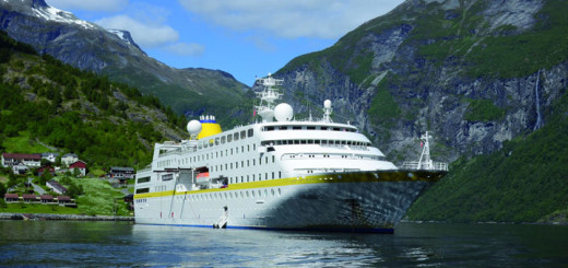 MS Hamburg im Geirangerfjord, Norwegen. Foto: Plantours Kreuzfahrten