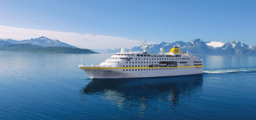 MS Hamburg in Spitzbergen. Foto: PLANTOURS Kreuzfahrten