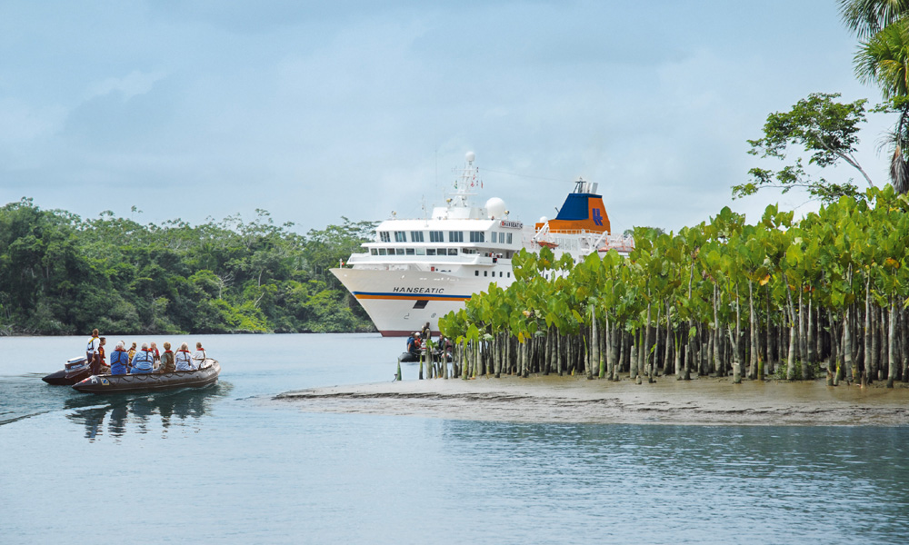 MS HANSEATIC auf dem Amazonas. Foto: Hapag-Lloyd Cruises
