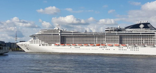 MSC Splendida zum Erstanlauf in Hamburg. Foto: Michael Unzen