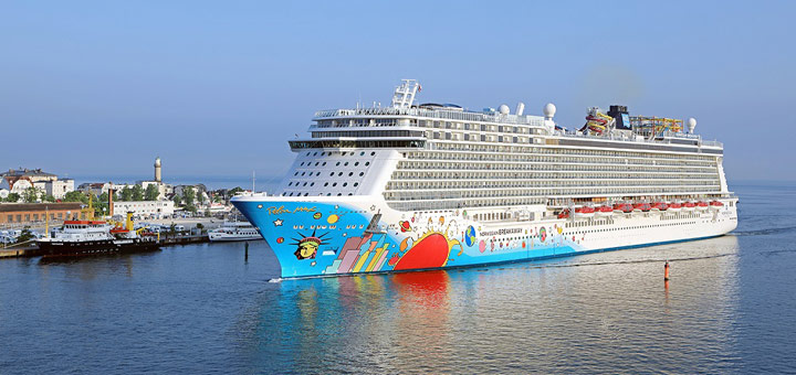 Norwegian Breakaway in Warnemünde. Foto: Oliver Asmussen / Norwegian Cruise Line