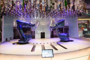 Barkeeper der Bionic Bar von Royal Caribbean International