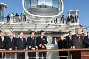 Vertreter der Reederei Royal Caribbean und der Meyer Werft bei der Übergabe der Quantum of the Seas in Bremerhaven. Foto: Meyer Werft