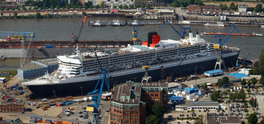 Queen Mary 2 bei Blohm+Voss in Hamburg. Foto: Blohm+Voss